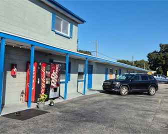 Base Motel By OYO South Tampa - Tampa - Building