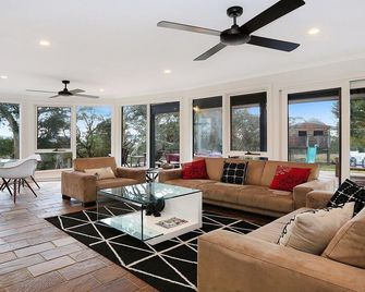 Cooinda - Robertson - Living room