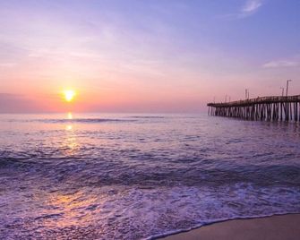 Walk to beach | Quiet Neighborhood - Virginia Beach - Beach