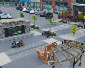 Queen Bed Suite-Private Entrance - Barrie - Patio