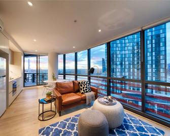 Orange Stay Apartments - Melbourne - Living room