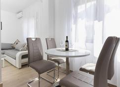 Muo Sea Front Apartments Kotor - Kotor - Dining room