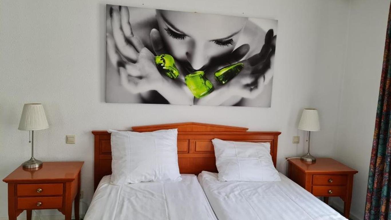 Square Boutique Hotel & Brasserie