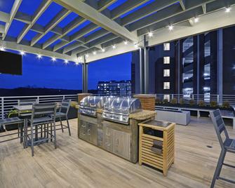 هوم وود سويتس باي هيلتون أثينز داون تاون يونيفيرسيتي أريا - أثينس - مطعم