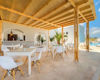 Anamar Santorini - Monolithos