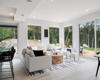 Ultra Luxurious Modern Chalet Private Jacuzzi - La Conception - Sala de estar