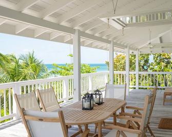 Luxury waterfront villa overlooking the Sea of Abaco w/ dock and lots of privacy - Marsh Harbour
