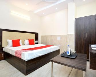 OYO 29645 The Meridien - Kurukshetra - Bedroom
