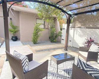 Cheerful 1 bedroom guest suite with pool and yard - Spring Hill - Terasa