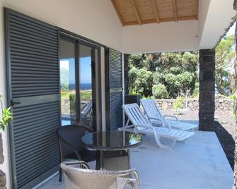Relaxinpico - Villa 4 Seasons - São Roque do Pico - Patio