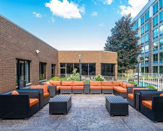 Sheraton Ann Arbor Hotel - Ann Arbor - Patio