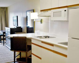 Extended Stay America Suites - Kansas City - Country Club Plaza - קנזס סיטי - מטבח
