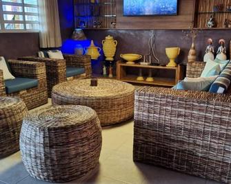 High luxury house, swimming pool, sauna, mini soccer field, games room, 5QT - São José da Coroa Grande - Lounge