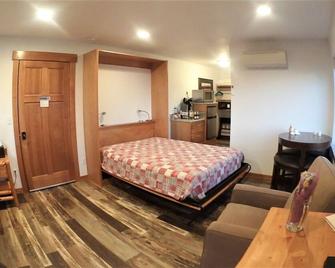 Beautiful Sunset Room 1 on the Beach - Sequim - Schlafzimmer