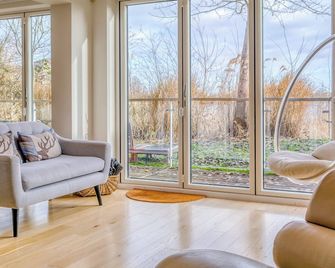 5 bedroom accommodation in Somerford Keynes, near Cirencester - Cirencester - Living room