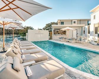 Essence Peregian Beach Resort - Saltbush 5 Bedroom Luxury Home with Private Pool - Peregian Beach - Bazén