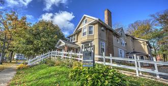 The Sonata Inn - Charlottetown - Building