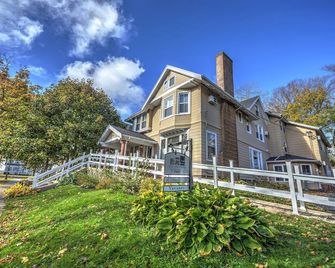 The Sonata Inn - שרלוטאון - בניין