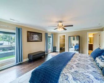 South End Home Pool Spa Firepit Arcade - Charlotte - Habitación