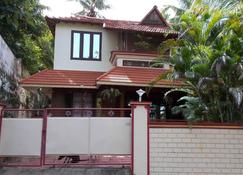Dinu Bhavan Homestay, near Kovalam Beach - Thiruvananthapuram - Outdoors view