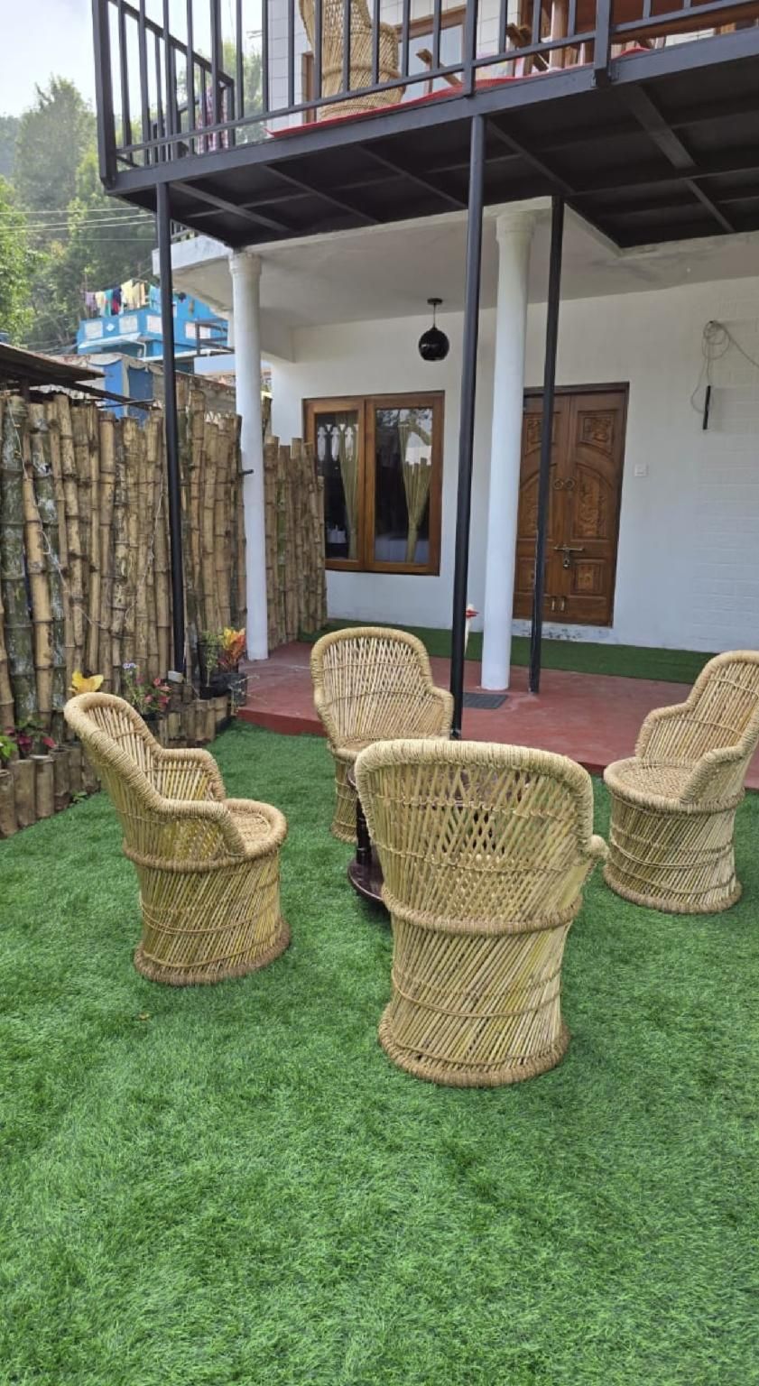 Silver Oak resorts - Valparai - شرفة مرصوفة