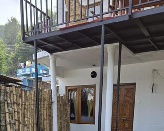 Silver Oak resorts - Valparai - Patio