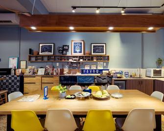 Local Backpacker Hostel - Tainan City - Restaurant
