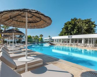 So White Beach Resort - Ayia Napa - Bể bơi