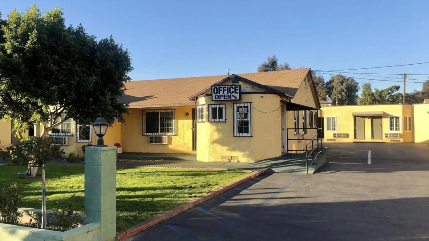 Deluxe Inn