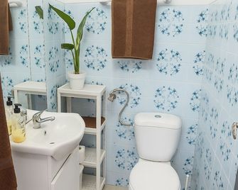 Freedom Surf House - Serra de El-Rei - Badkamer