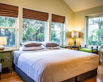Ocean View-Dog Friendly-7 mi. of Sand-Open Concept - Yachats - Habitación