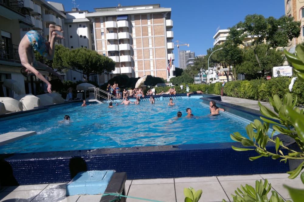 هوتل أمالفي - جيسولو - حوض السباحة