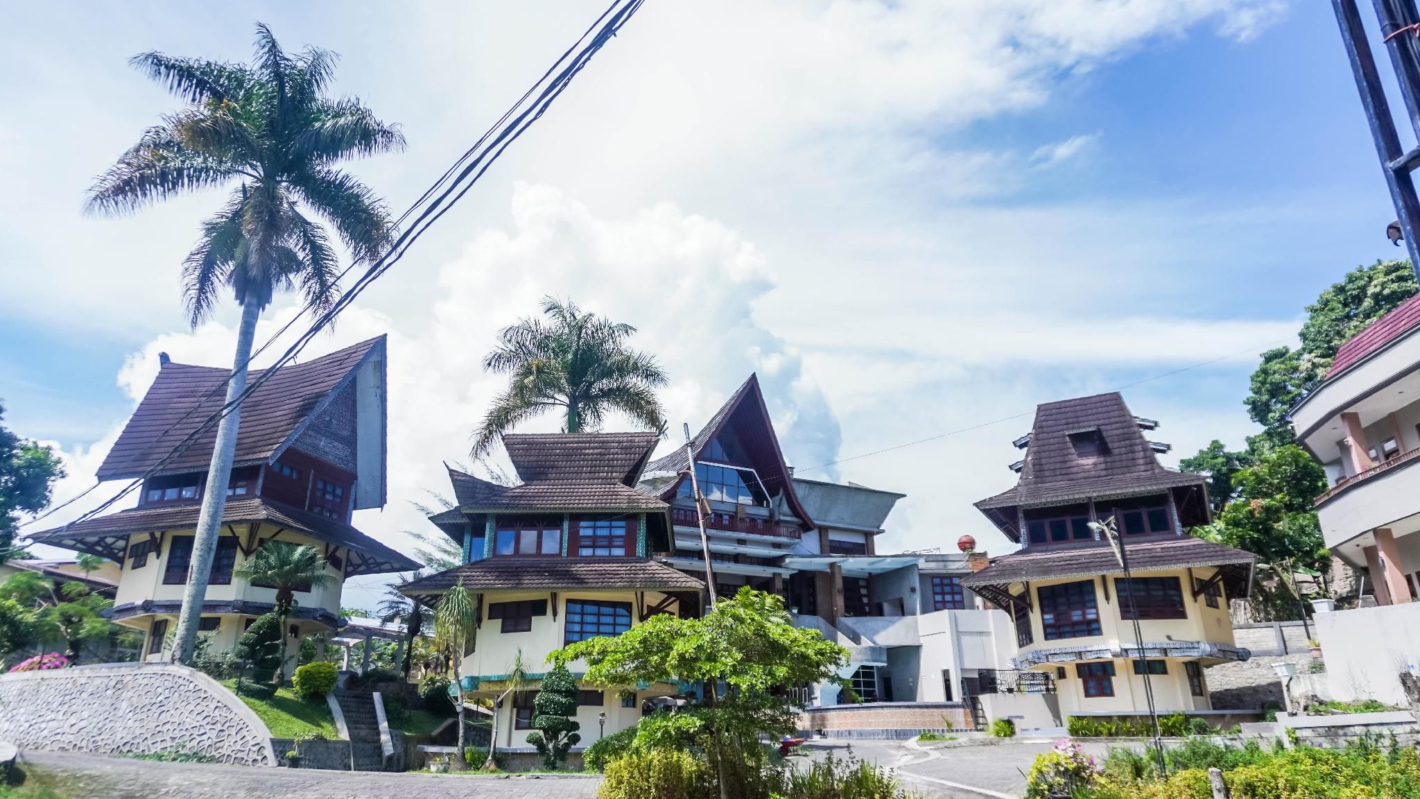 Sapadia Hotel Parapat - Parapat - Building