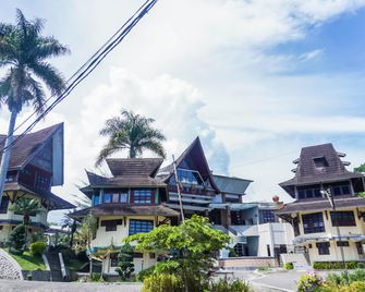 Sapadia Hotel Parapat - Parapat - Budova