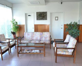 West Plaza Downtown - Koror - Obývací pokoj