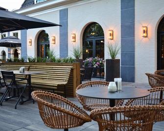 Scenic Unit Near Dunes and Forest with Breakfast Included in Your Daily Stay - Burgh-Haamstede - Innenhof