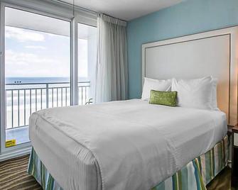 Beach Resort with Ocean Front Pool and Hot Tub - Daytona Beach Shores - Bedroom