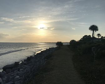 Golf course view villa one mile from the beach - Seabrook Island - Beach