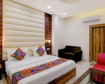 Fabhotel The Elegant - Meerut - Bedroom