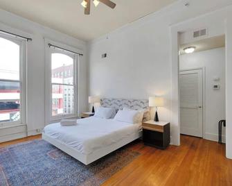 Historic Charm In Guthrie Coke Lofts - Louisville - Bedroom