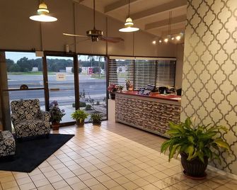 Western Inn - Pensacola - פנסאקולה - דלפק קבלה