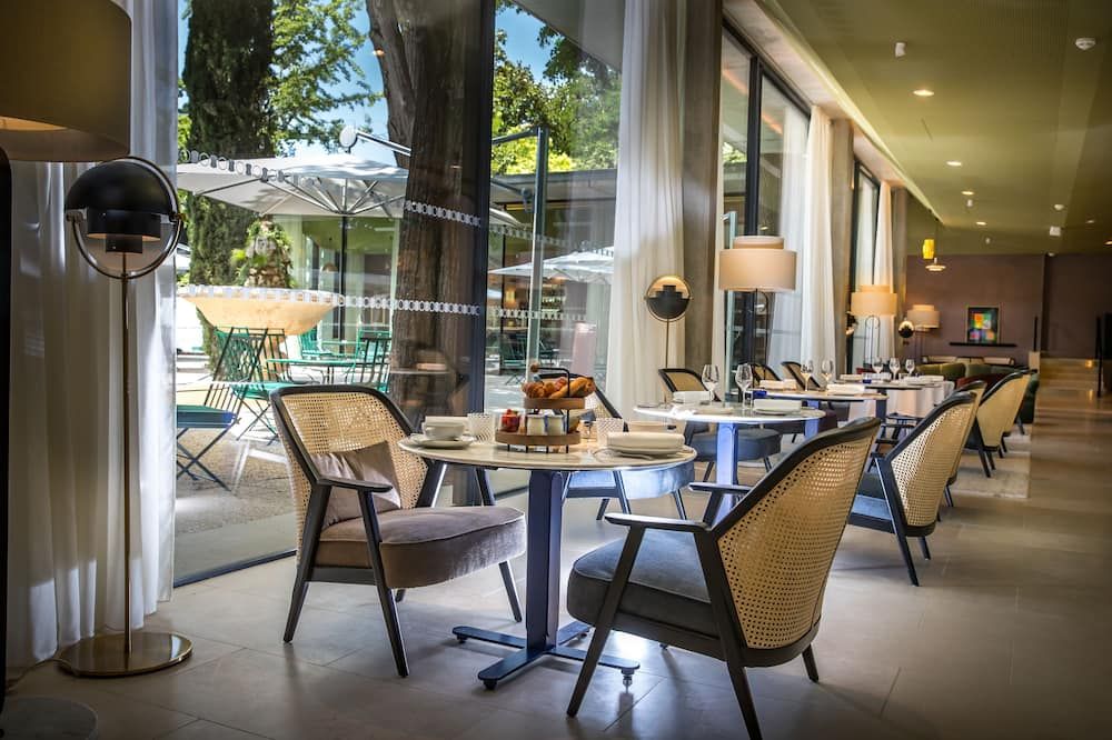 ميزون ألبار هوتلز ليمبيراتور - نيم - مطعم