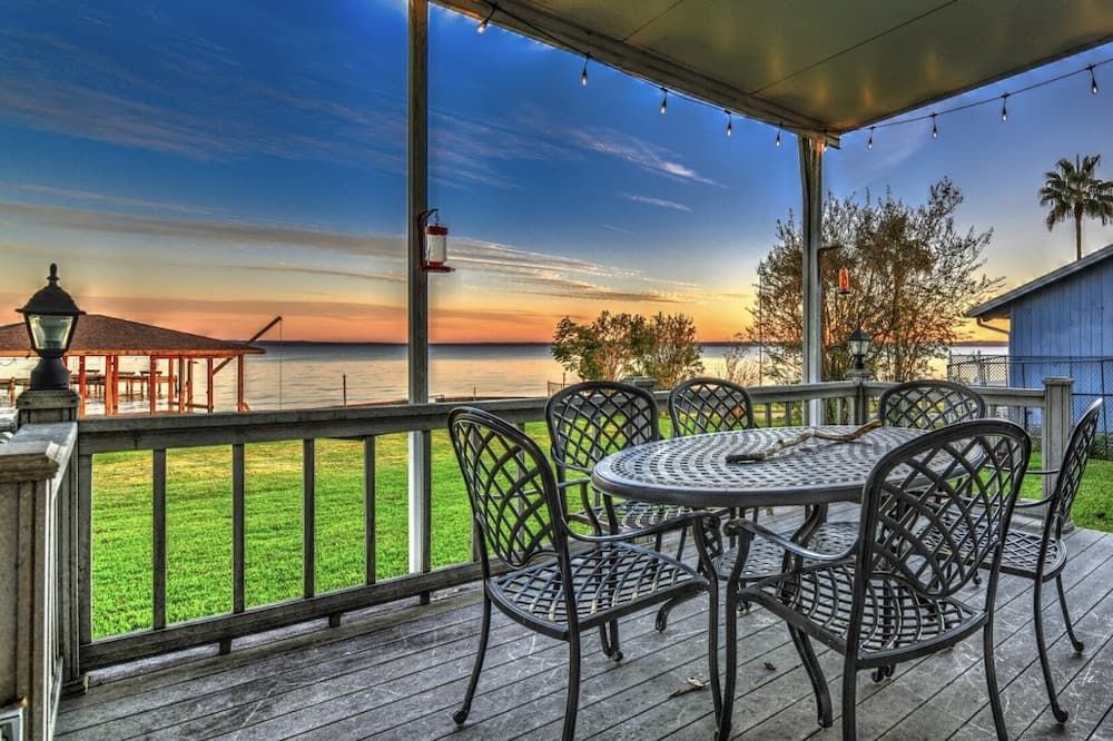 Beautiful Lake Front Home For Memories To Last A Lifetime! - Livingston - Balcón