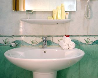 Verona Resort - Sharjah - Bathroom