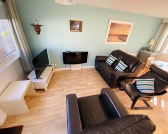 Freshwater Bay Holiday Cottages - Pembroke - Sala de estar