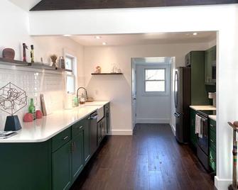 Beautiful 2-Bedroom + Loft with Hot Tub at Lake Ashmere - Hinsdale - Cocina