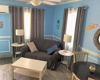 My Sarasota Getaway - Nokomis - Living room