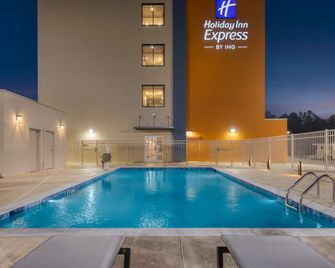 Holiday Inn Express & Suites Nacogdoches Southwest By IHG - Nacogdoches - Zwembad