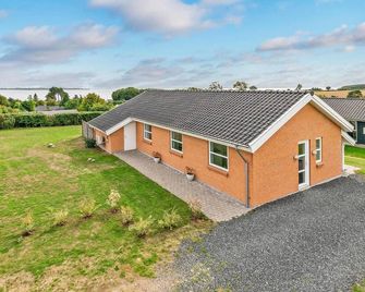 Beautiful Home In Faaborg With Sauna - Faaborg - Building