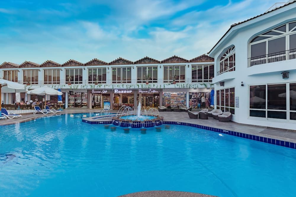 منتجع مينامارك بيتش